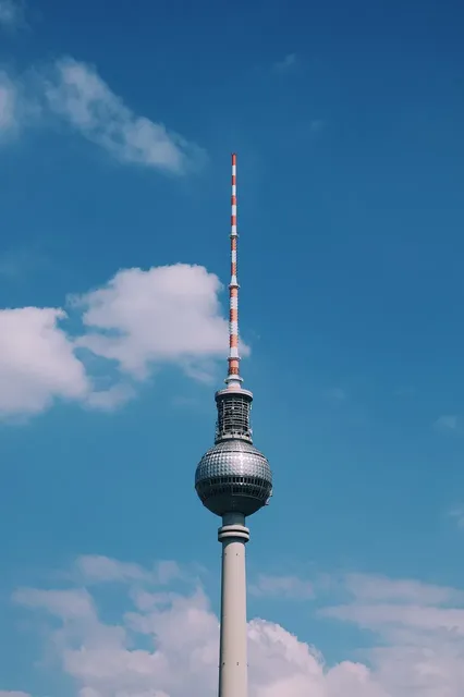 UK mobile carriers politely ask people to stop destroying 5G towers