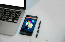 apple-to-redesign-iphone-with-flat-sides-and-a-smaller-notch
